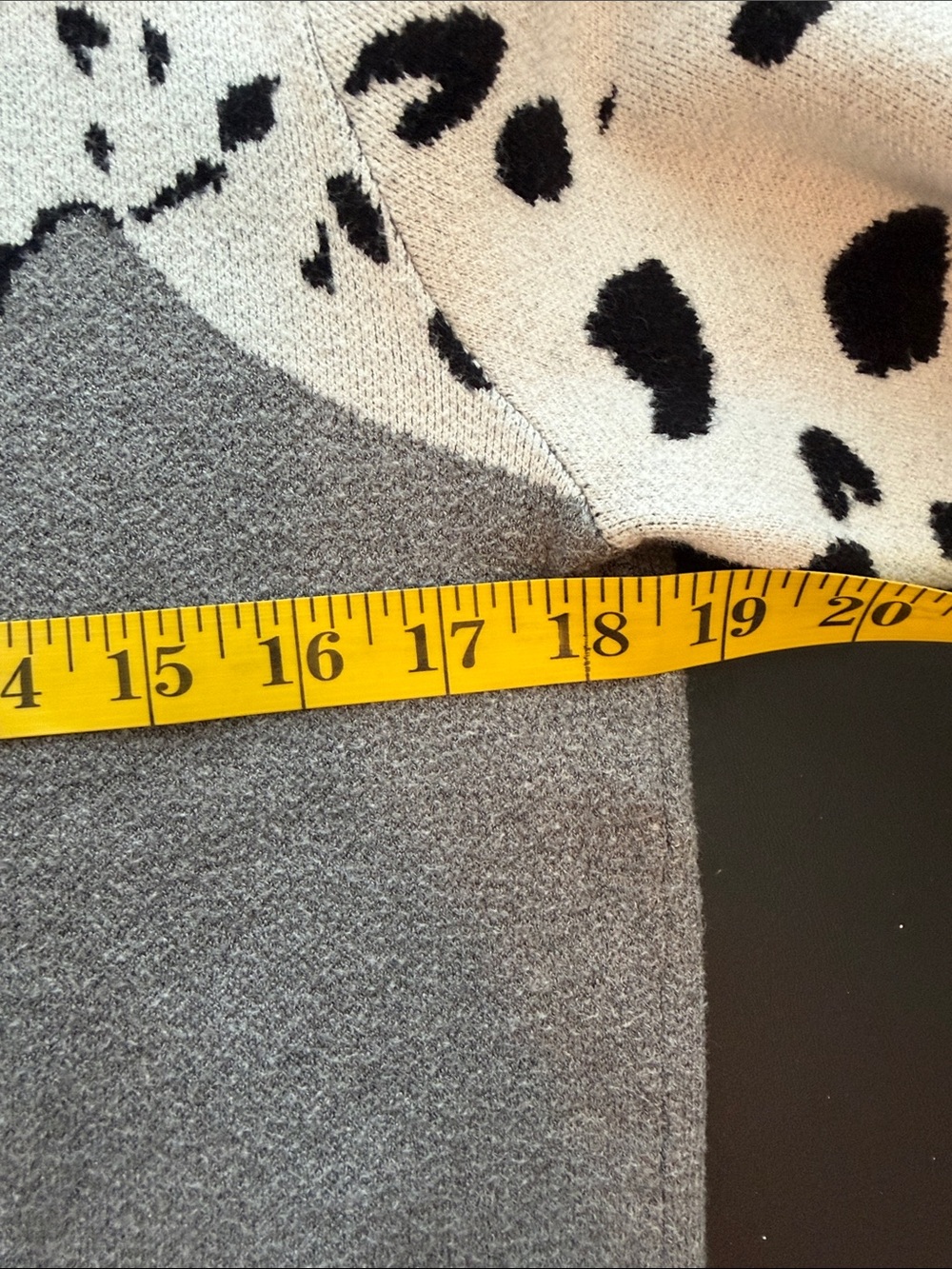 Gray Crewneck Sweater with Snow Leopard Motif Shoulders - Picture 5 of 5